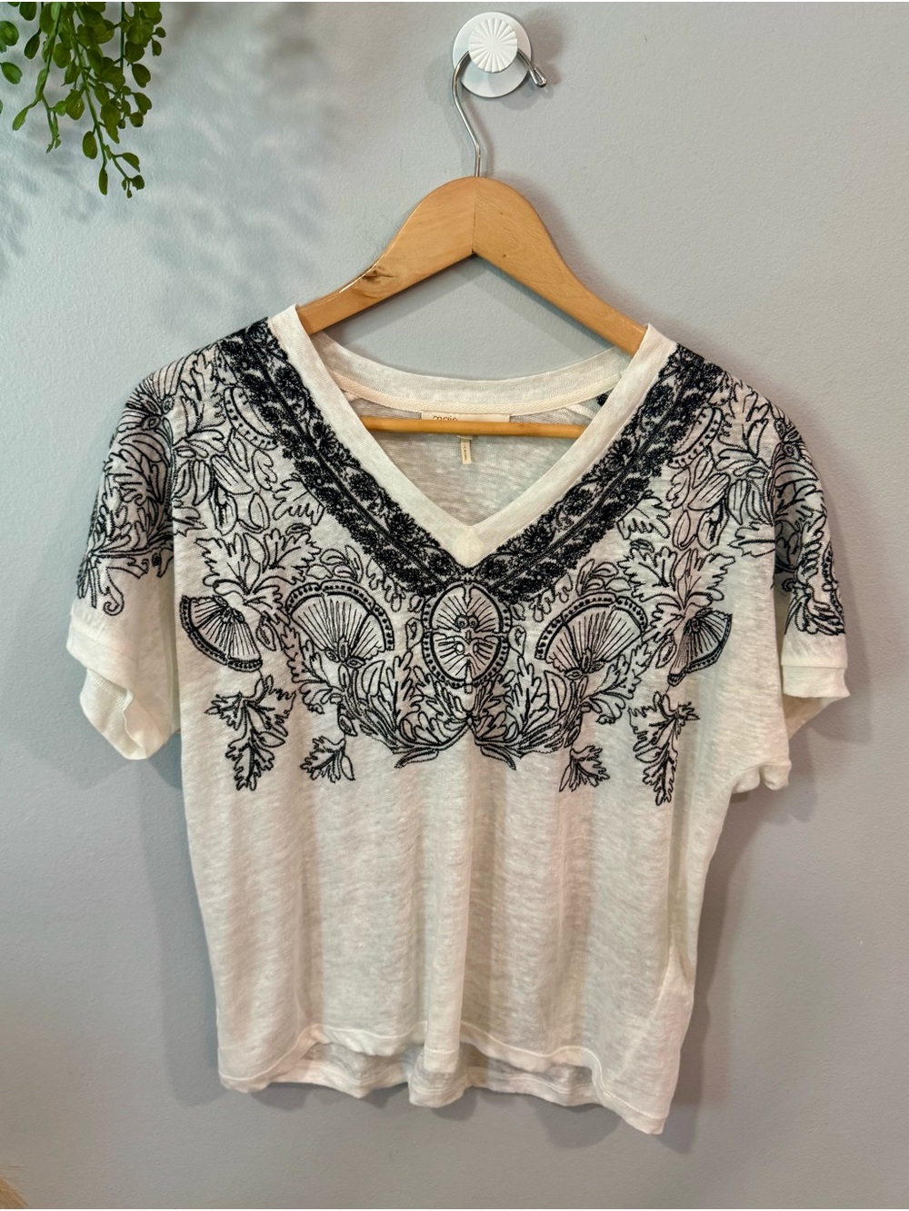 Maje White V-Neck Short Sleeve Top with Black Embroidery Size Small (1)